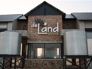 799 m² Land available in De Land Estate