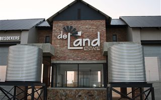 799 m² Land available in De Land Estate