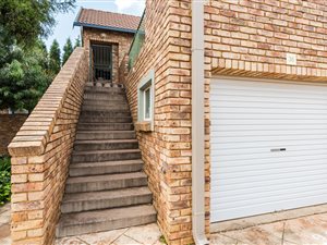 2 Bed Apartment in Rietvalleirand