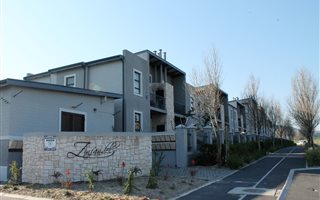 2 Bedroom Apartment in Burgundy Estate