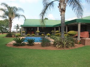 6.1 ha Smallholding in Mooikloof Equestrian Estate