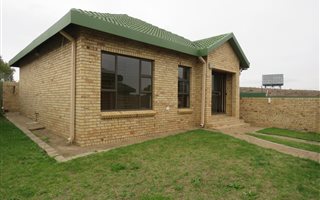 2 Bedroom Townhouse in Bergsig