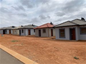 2 Bed House in Clayville