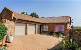3 Bedroom House in Theresa Park
