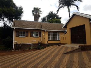 4 Bedroom House in Rietvalleipark