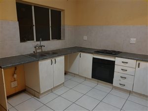 2 Bed Apartment in Mondeor