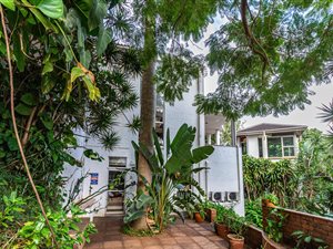 4 Bed House in Manor Gardens