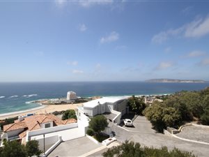 5 Bed House in Signal Hill