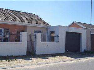 2 Bedroom House in Pelikan Park