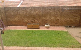 2 Bedroom Duplex in Noordheuwel