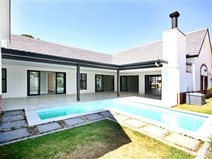 4 Bed House in Parel Vallei