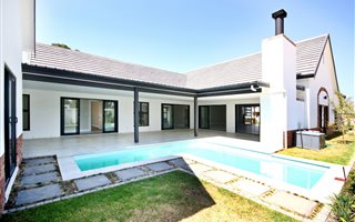 4 Bedroom House in Parel Vallei
