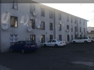 2 Bed Apartment in Grassy Park