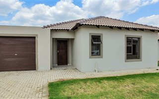 3 Bedroom House in Van Der Hoff Park