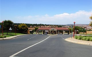 644 m² Land available in Amberfield Valley
