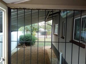 3 Bed House in Roosheuwel