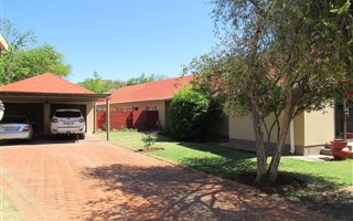 4 Bedroom House in Bayswater