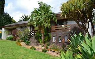 4 Bedroom House in Onder Papegaaiberg