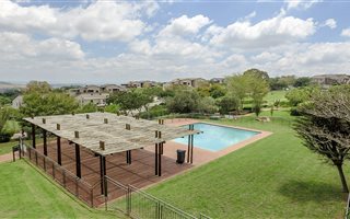 1 Bedroom Apartment in Jackal Creek Golf Estate