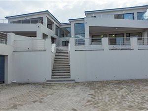 6 Bed House in Sonstraal Heights