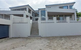 6 Bedroom House in Sonstraal Heights