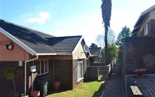 2 Bedroom Townhouse in Roodekrans