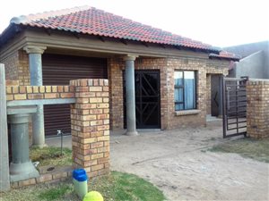 3 Bedroom House in Alra Park