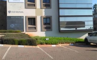 330 m² Office Space in Strubens Valley