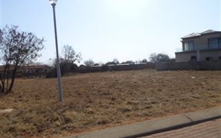 5887 m² Land available in Thornhill