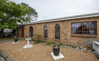 5 Bedroom House in Peerless Park