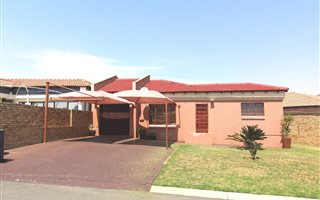 2 Bedroom House in Noordwyk
