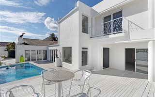 5 Bedroom House in Bloubergrant