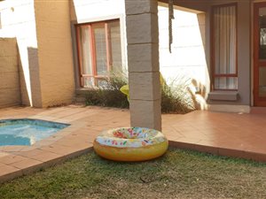 3 Bed Townhouse in Centurion Golf Estate