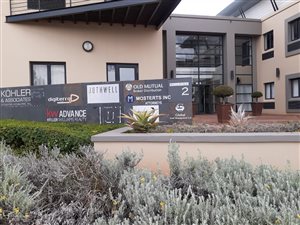 312 m² Office Space in Strubens Valley