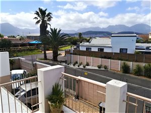 3 Bed Townhouse in Strand Central
