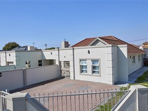 4 Bed House in Pinelands