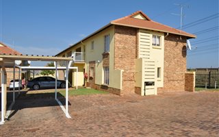 1 Bedroom Flat in Kosmosdal