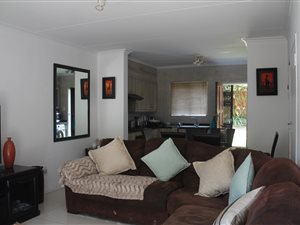 2 Bed Townhouse in Weltevreden Park
