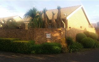 2 Bedroom Simplex in Rooihuiskraal North