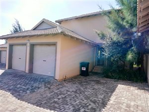 3 Bed Duplex in Ruimsig Country Estate