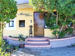 8 Bed House in Britannia Bay