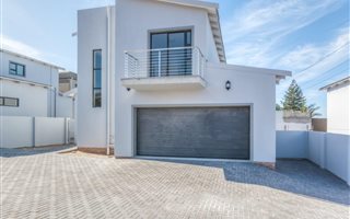3 Bedroom House in Lovemore Heights