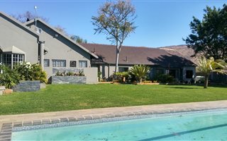 6 Bedroom House in Protea Park