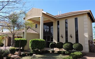 3 Bedroom House in Woodland Hills