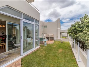 3 Bedroom Apartment in Van Riebeeckstrand