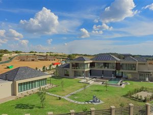 1.1 ha Land available in Blue Hills Equestrian Estate