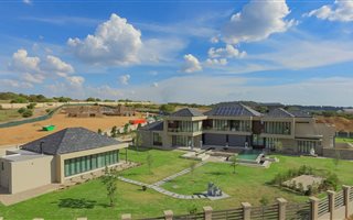 1.1 ha Land available in Blue Hills Equestrian Estate