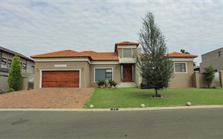 3 Bedroom House in Ebotse Estate