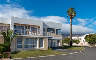 3 Bedroom House in Gordons Bay Central