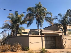 Studio apartment in Emmarentia